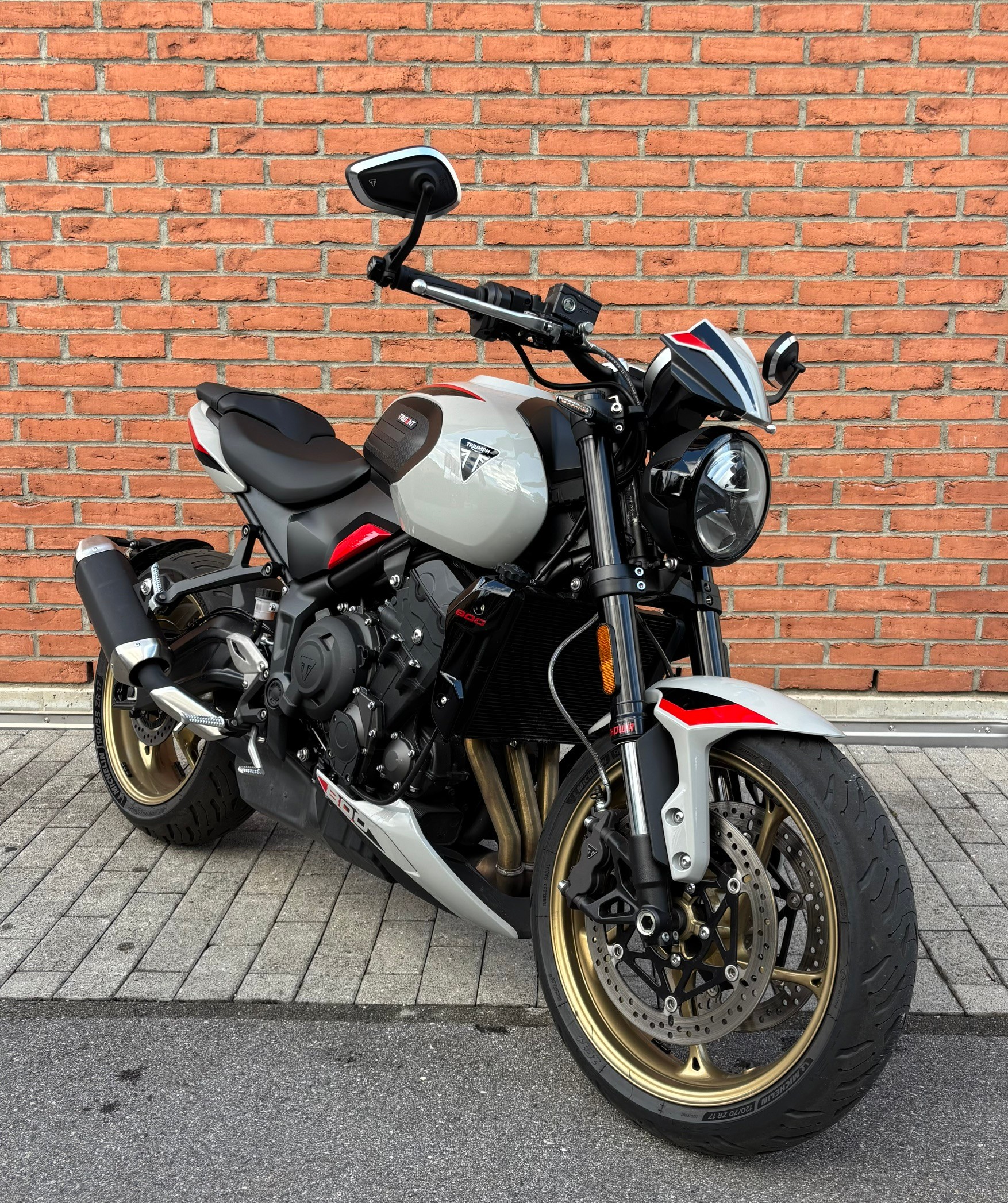 TRIUMPH Trident 800 - 2
