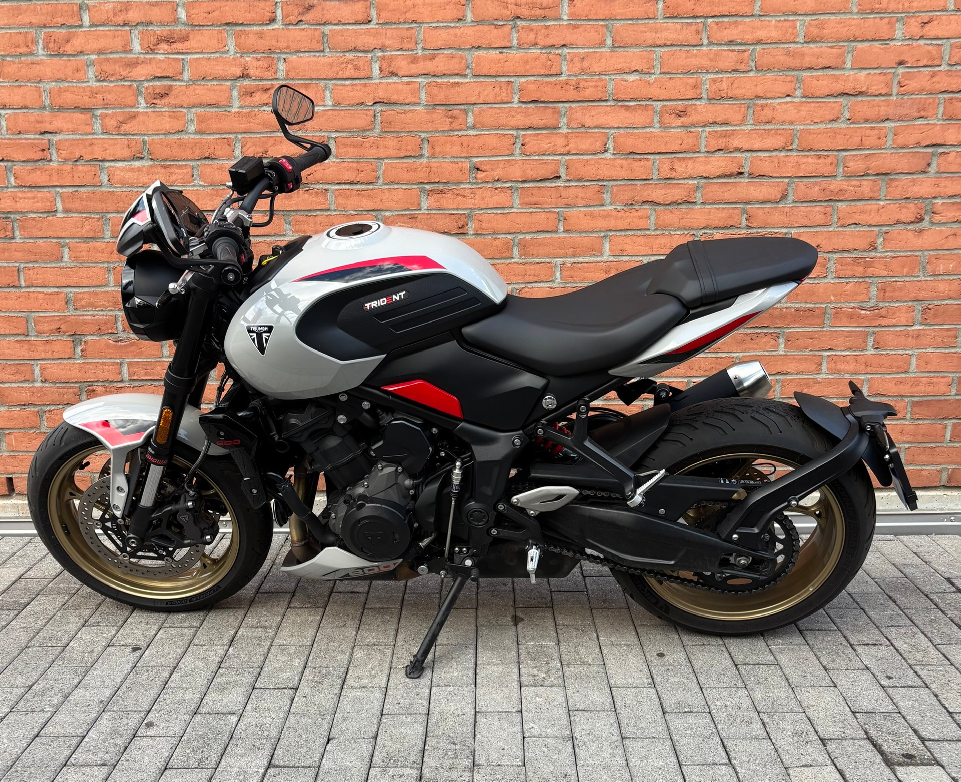 TRIUMPH Trident 800 - 5