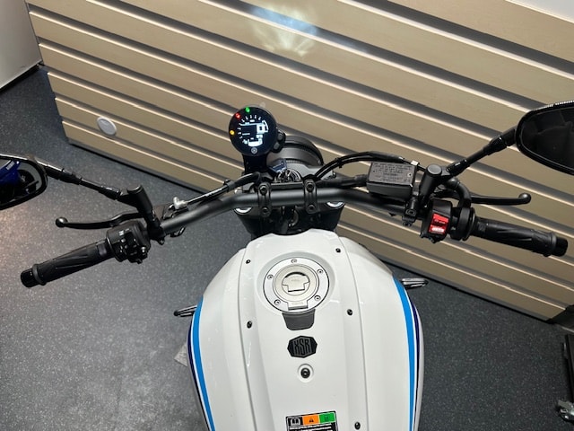 YAMAHA XSR 700 (35kW) - 2