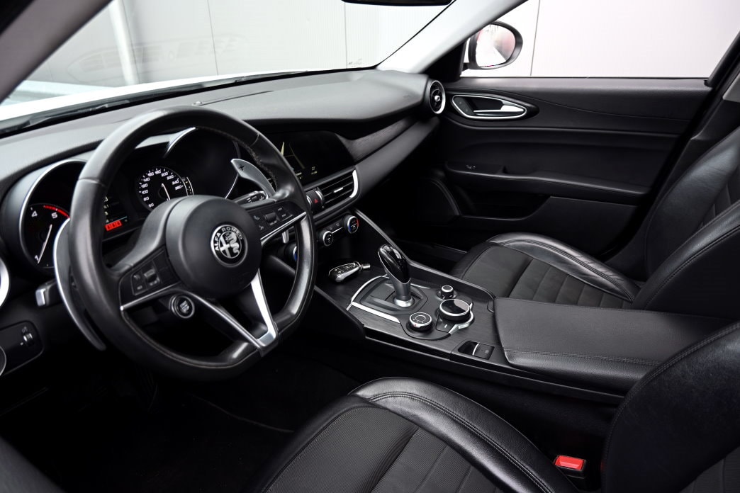 ALFA ROMEO Giulia 2.2 JTDM Super Automatic - 9