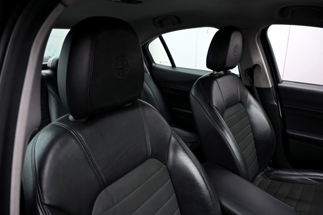 ALFA ROMEO Giulia 2.2 JTDM Super Automatic - 6