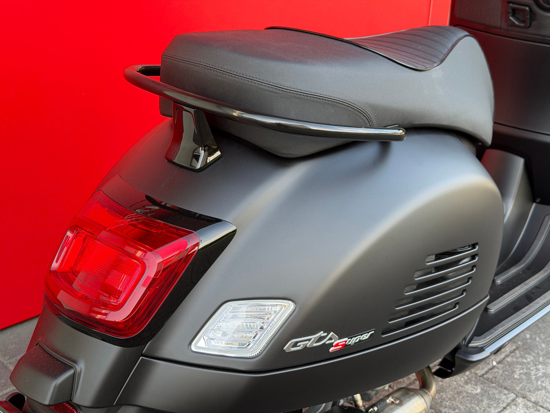 PIAGGIO Vespa GTS 310 Super Sport ''Notte'' JEKILL & HYDE - 11