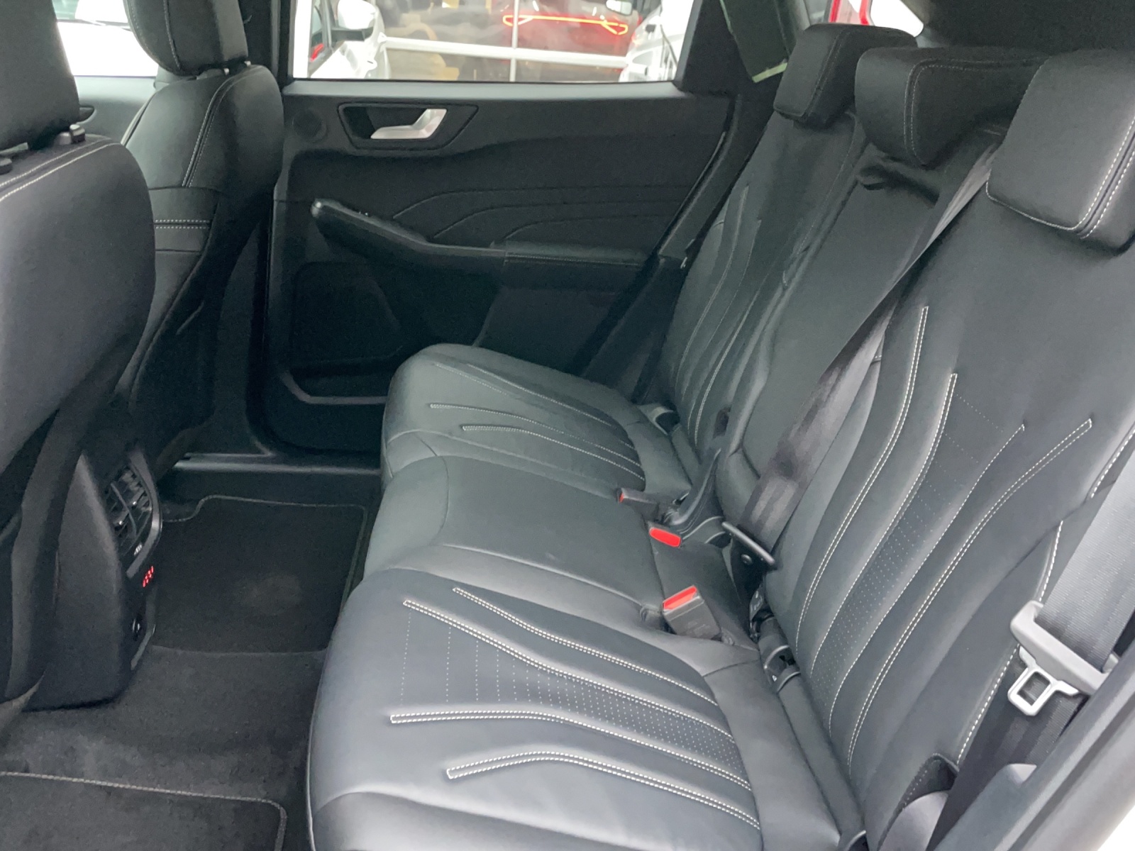 FORD Kuga 2.5 Plug-in Hybrid Vignale - 12