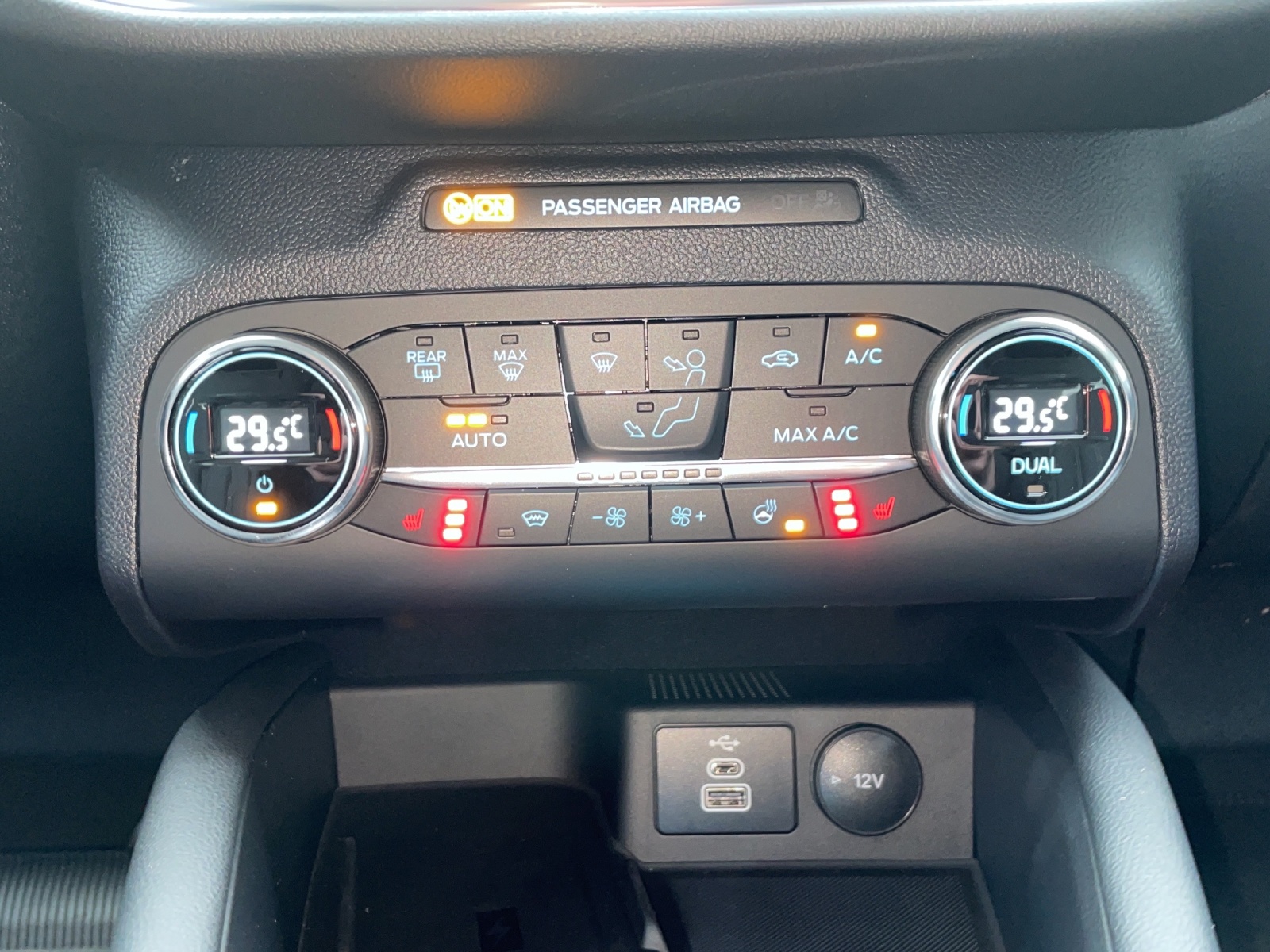 FORD Kuga 2.5 Plug-in Hybrid Vignale - 10