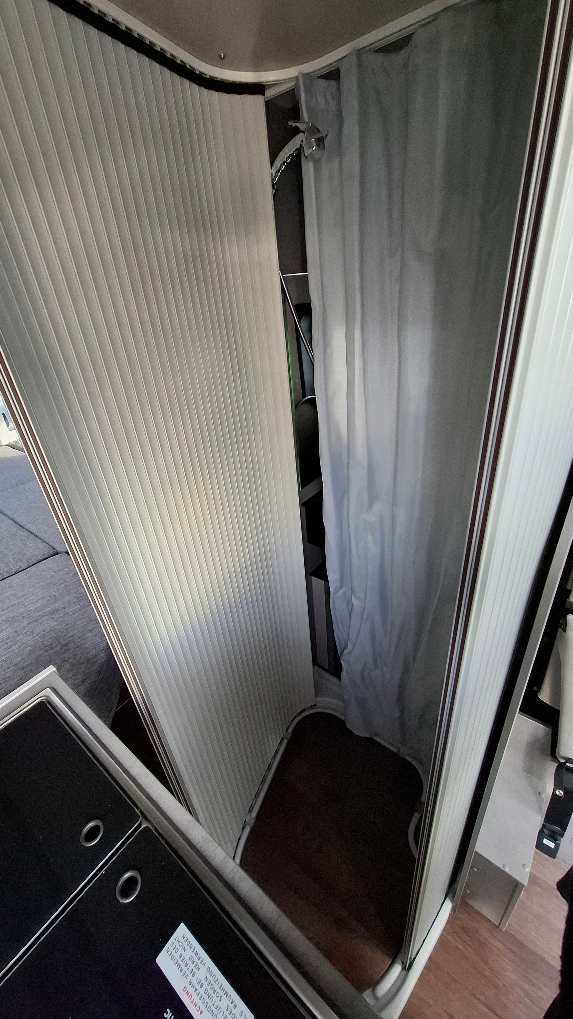 PÖSSL Summit Shine 600 LR Automatique 6 mètres (Chauffage diesel, Pack Hiver) - 9