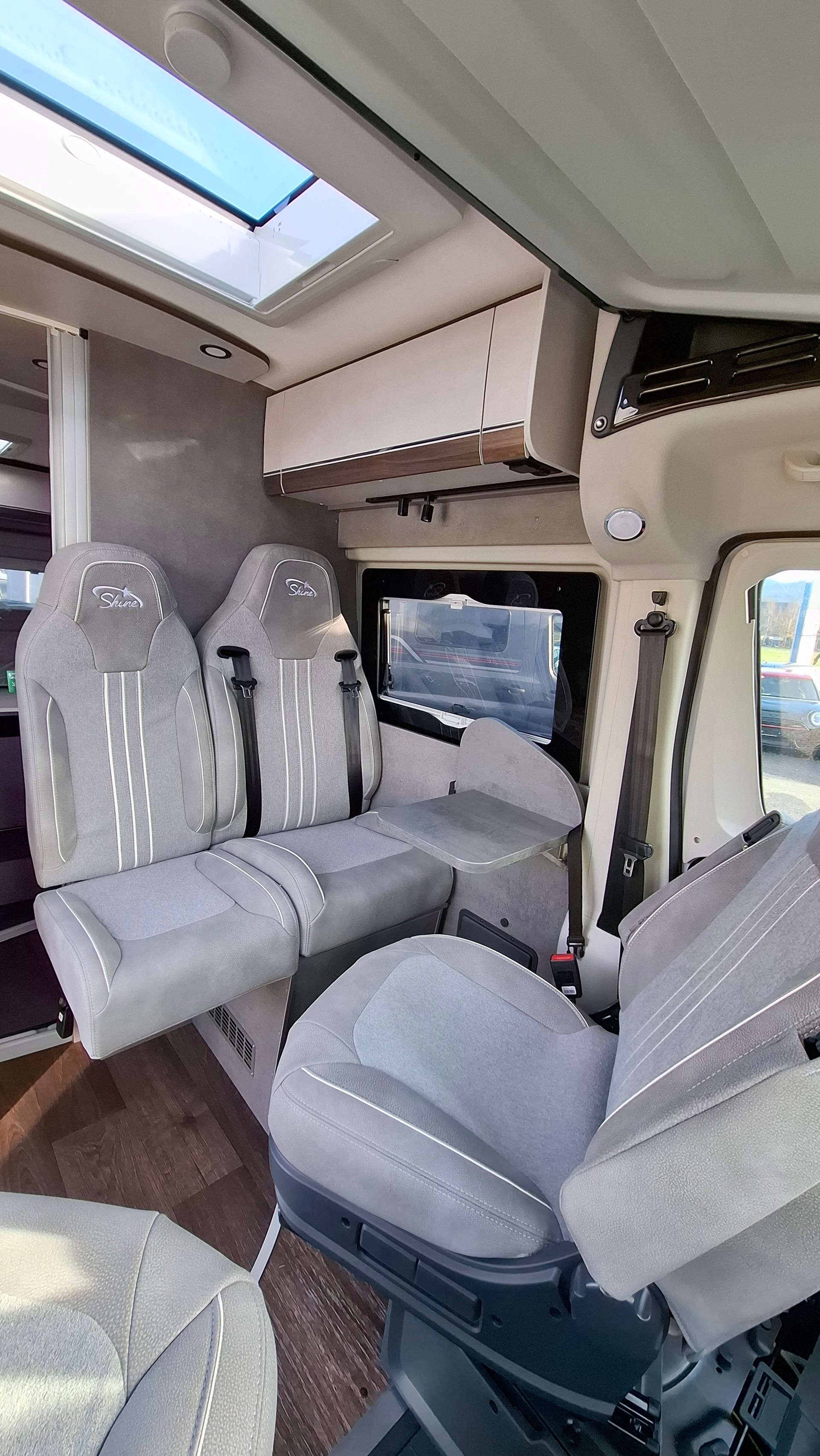 PÖSSL Summit Shine 600 LR Automatique 6 mètres (Chauffage diesel, Pack Hiver) - 6