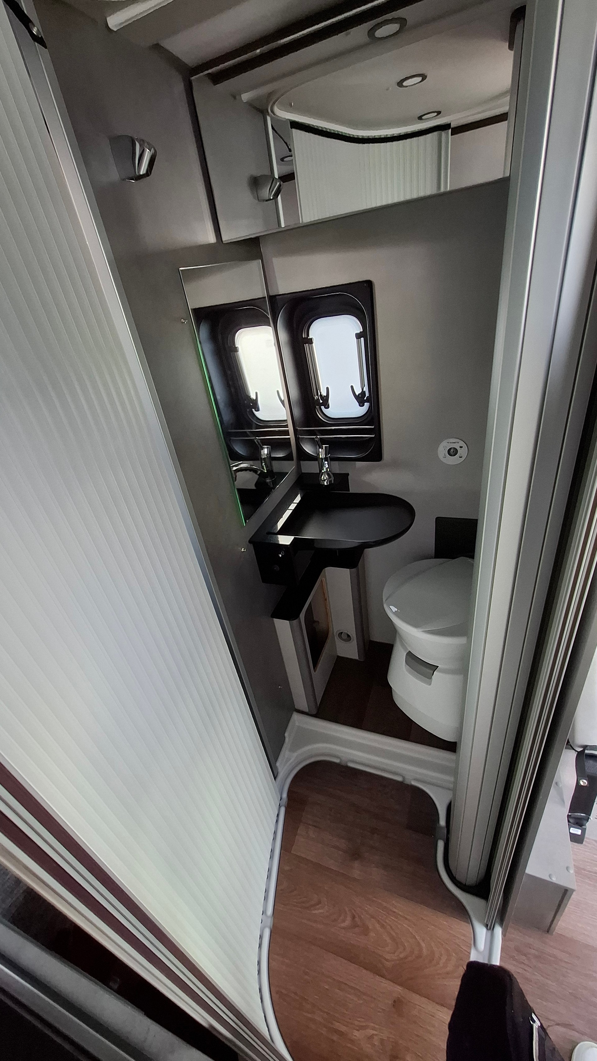 PÖSSL Summit Shine 600 LR Automatique 6 mètres (Chauffage diesel, Pack Hiver) - 8