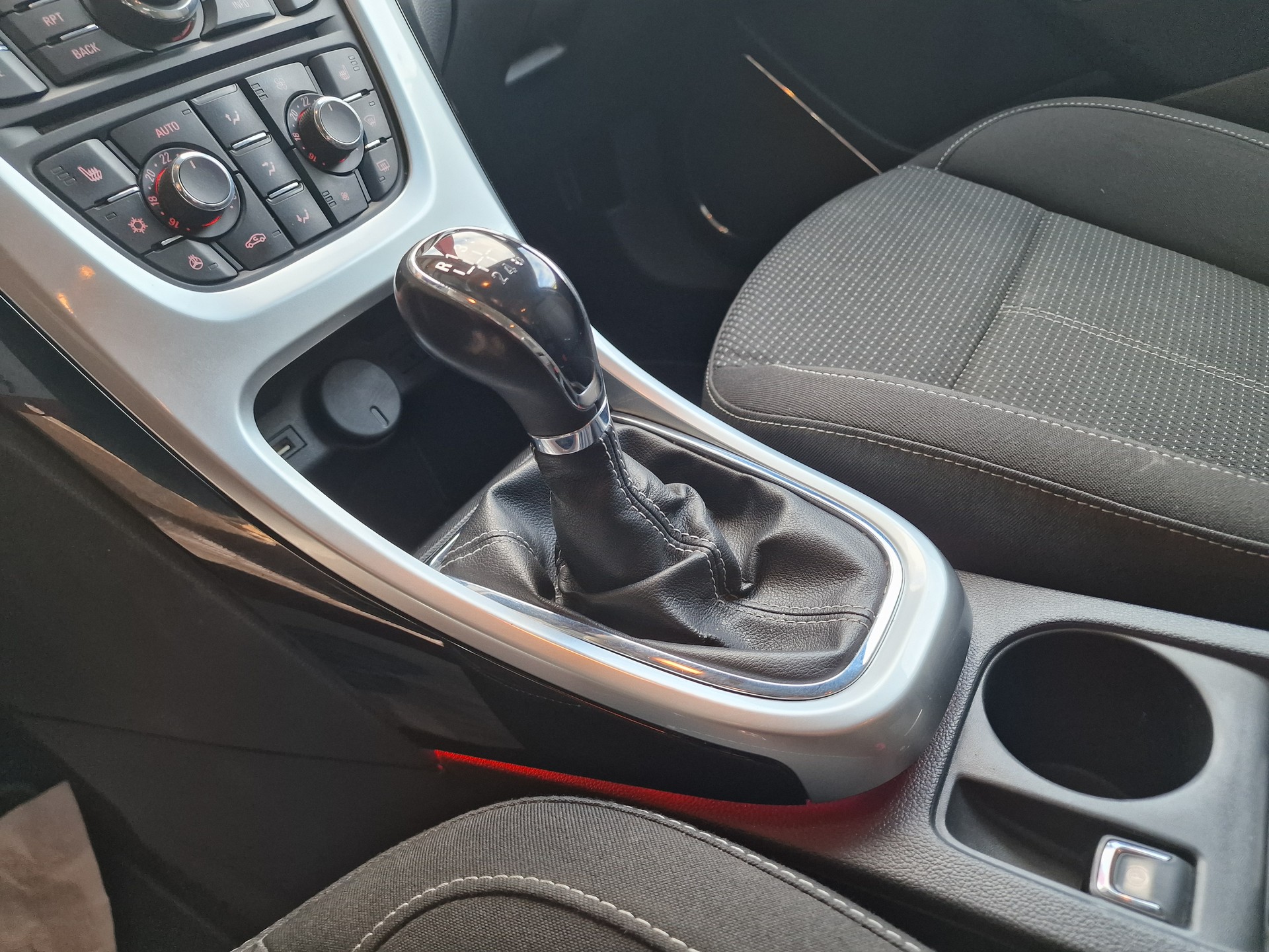 OPEL Astra SportsTourer 2.0 CDTi Sport 12Mt Gara MFK Neu - 18