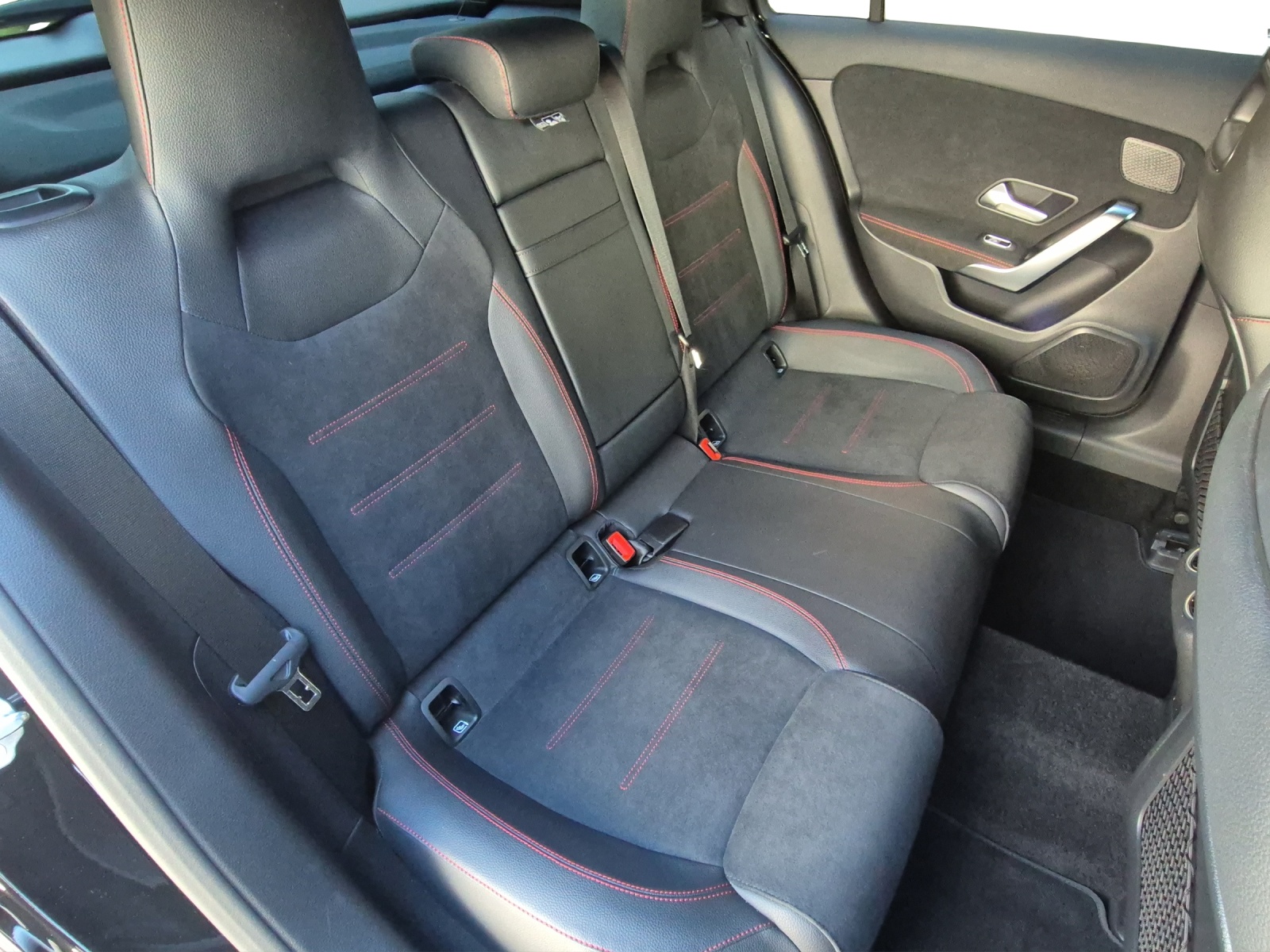 MERCEDES-BENZ A 250 4Matic 8G-DCT - 19