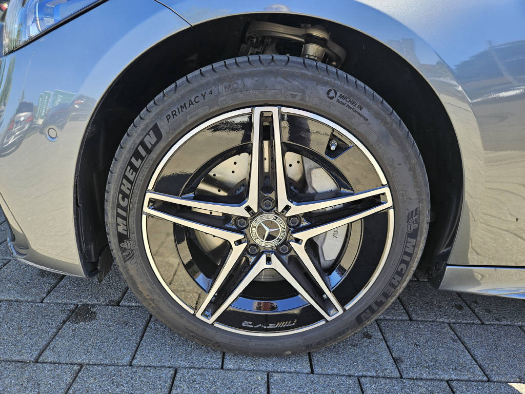 MERCEDES-BENZ C 400 e 4Matic AMG Line - 8