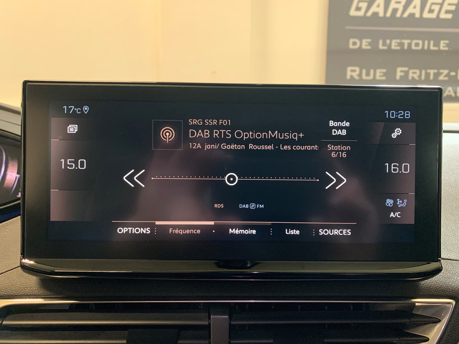 PEUGEOT 5008 1.6 Pure Tech GT Pack EAT8 - 16