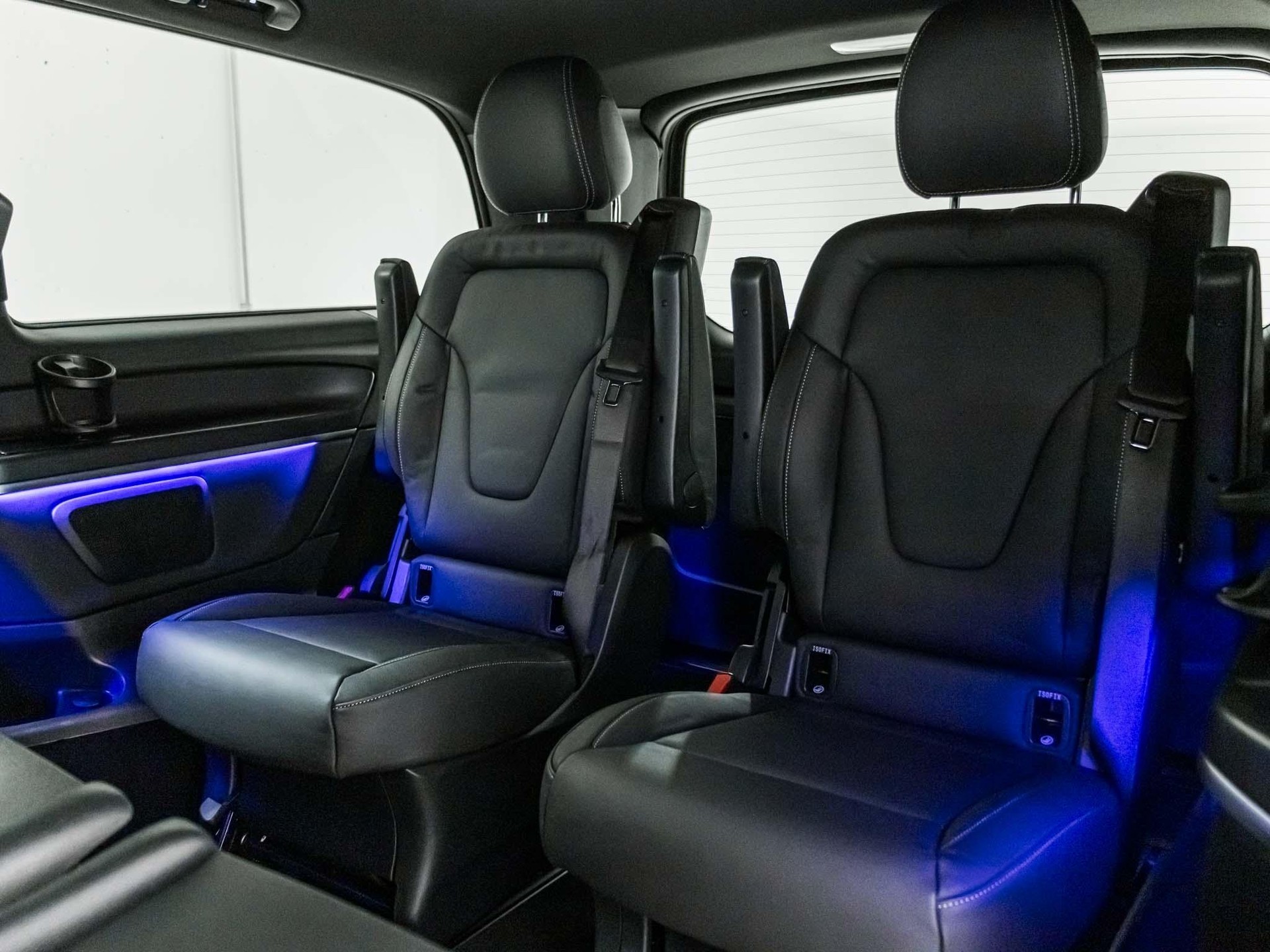 MERCEDES-BENZ V 300 d 4MATIC AVANTGARDE L - 9