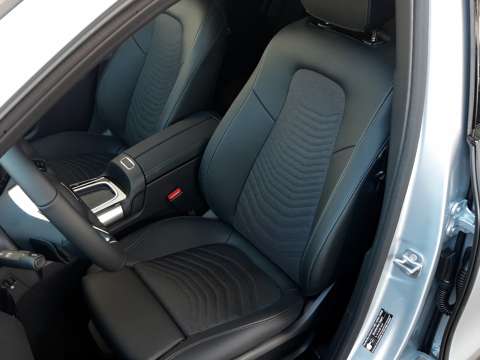 MERCEDES-BENZ GLA 200 Night - 6