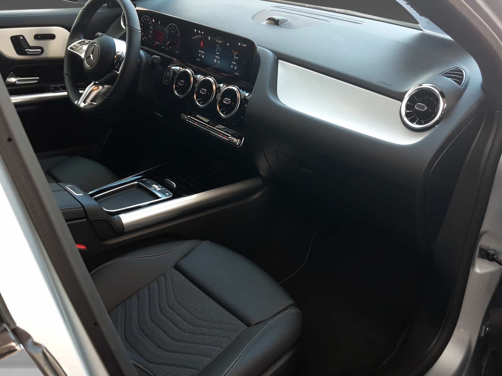 MERCEDES-BENZ GLA 200 Night - 8