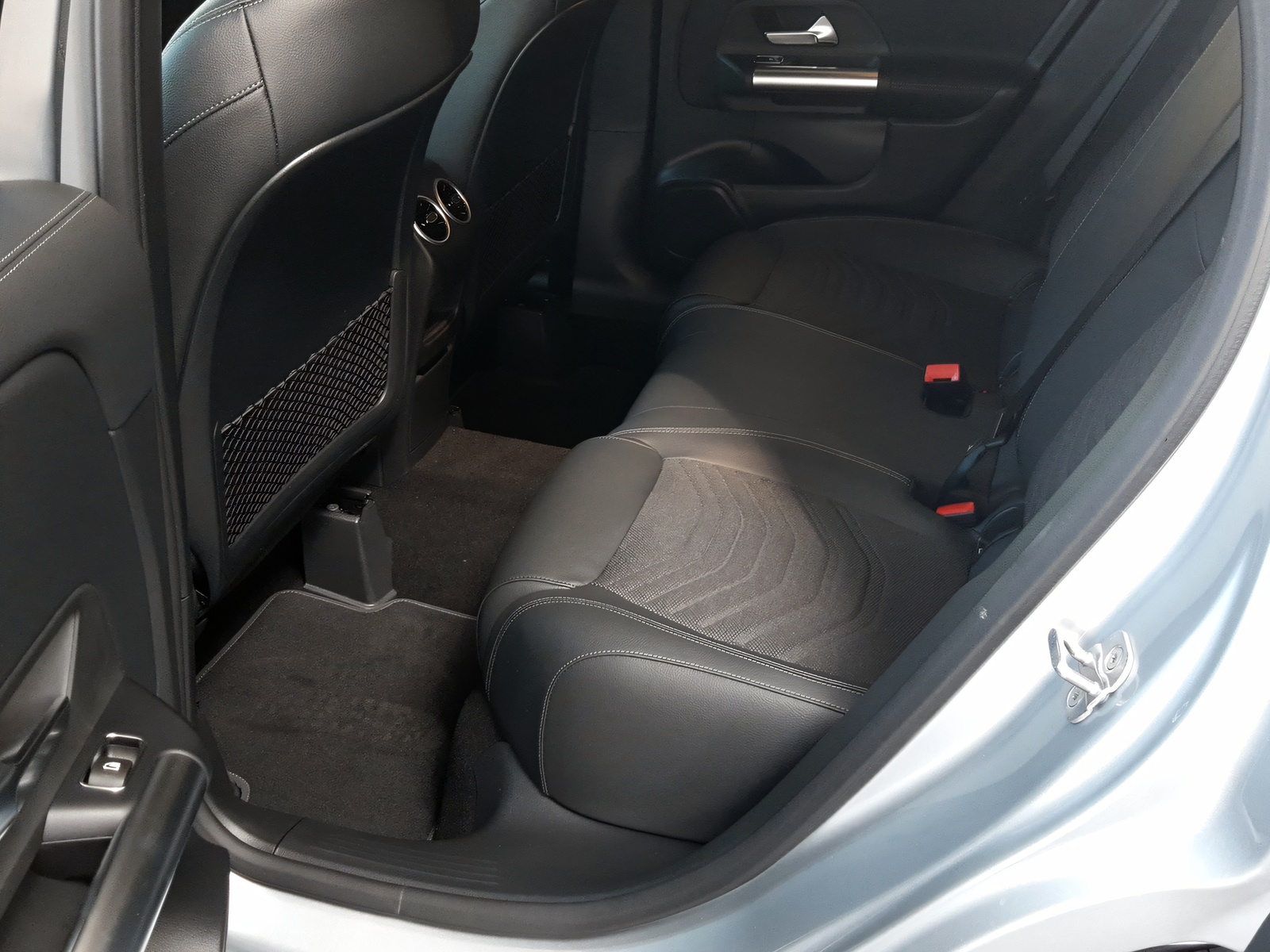 MERCEDES-BENZ GLA 200 Night - 10