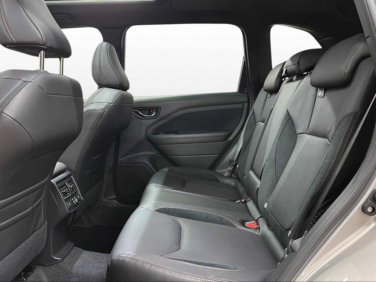 SUBARU Forester Station 2.0i e-Boxer Luxury - 3