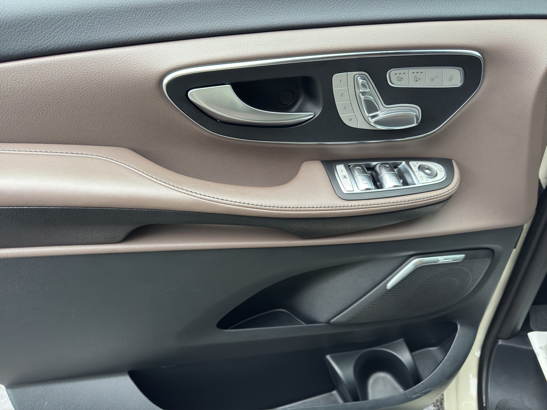 MERCEDES-BENZ V 300 d extralang Avantgarde 4Matic 9G-Tronic - 10