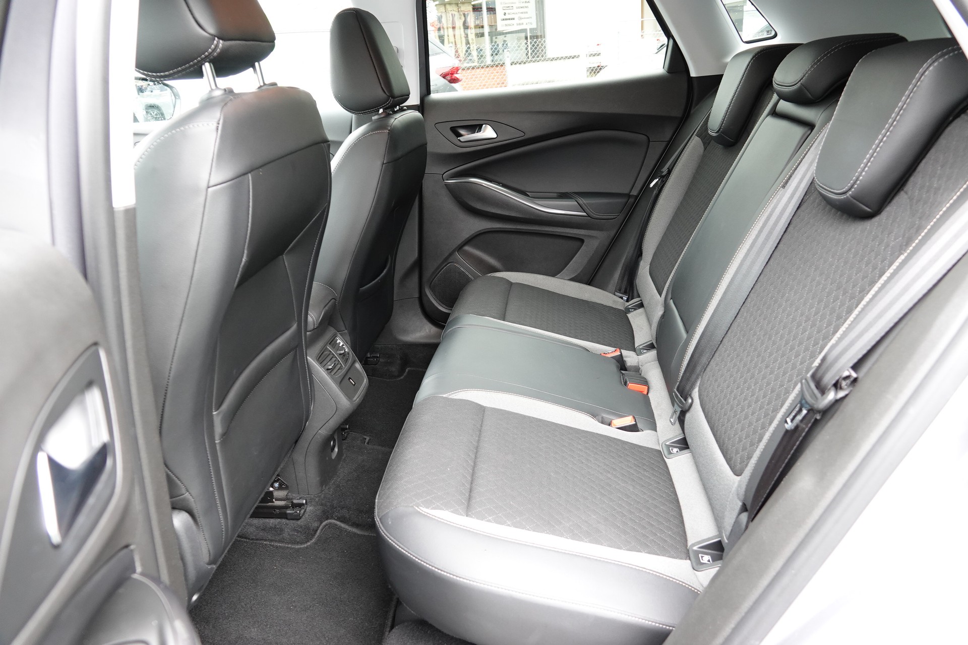 OPEL Grandland X 1.6 TP Excel - 17