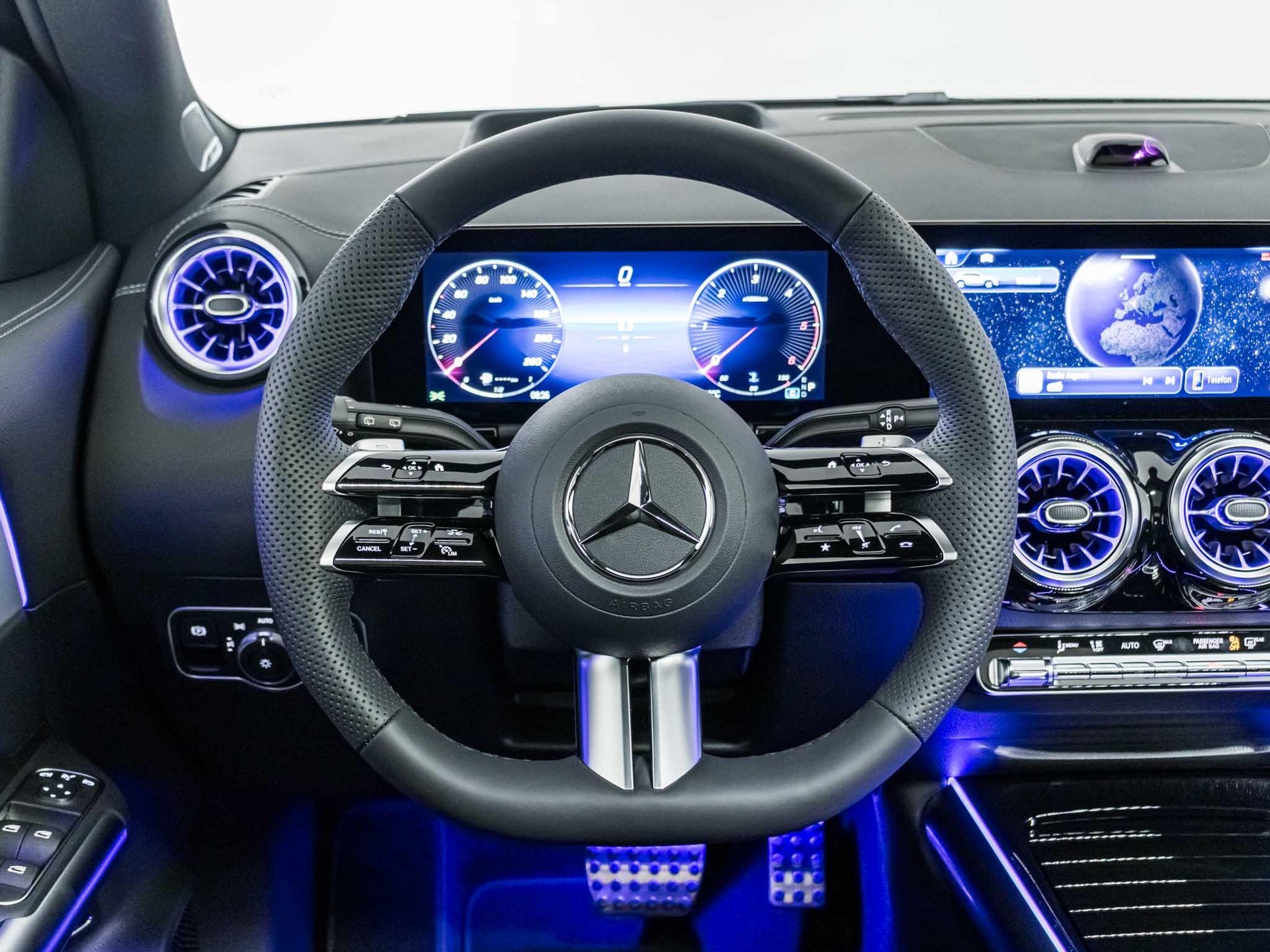 MERCEDES-BENZ GLA 220 d 4MATIC "Swiss Star" - 11