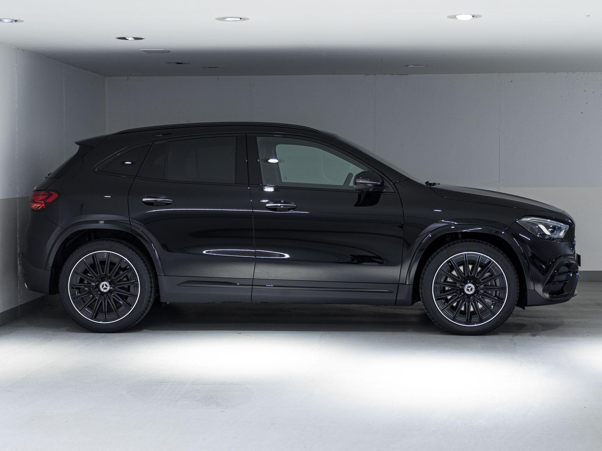 MERCEDES-BENZ GLA 220 d 4MATIC "Swiss Star" - 2