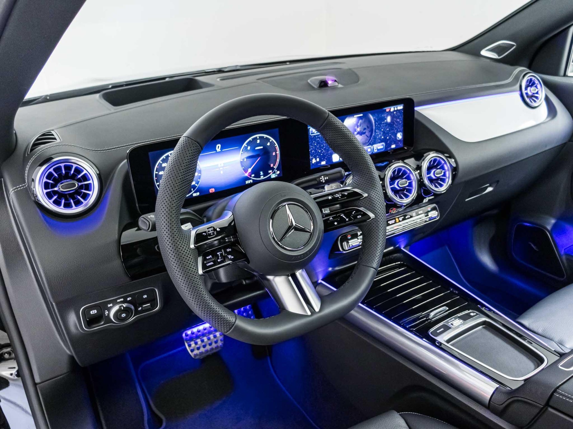 MERCEDES-BENZ GLA 220 d 4MATIC "Swiss Star" - 10