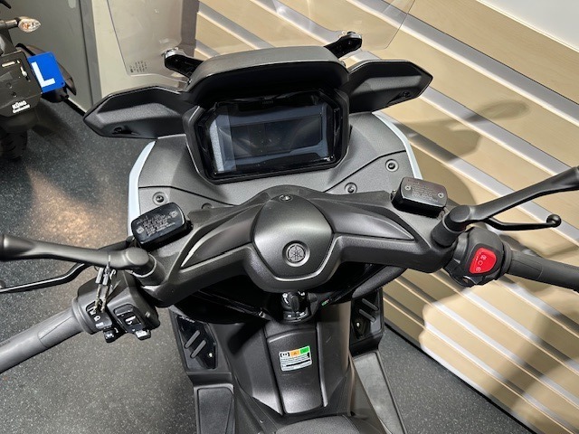 YAMAHA X-Max 300 Tech Max - 2