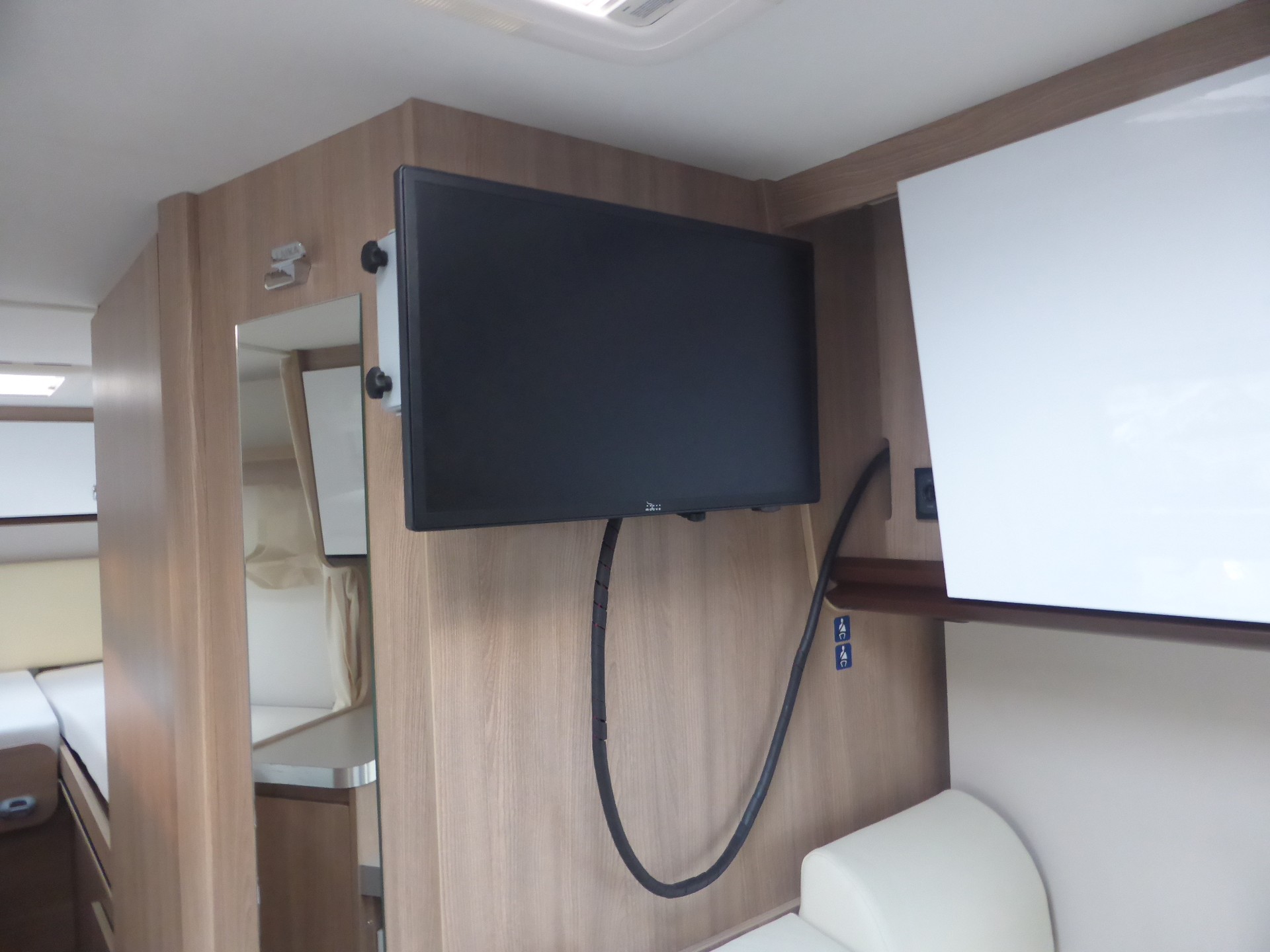 LAIKA Compact V09 Aut. 9 - 8