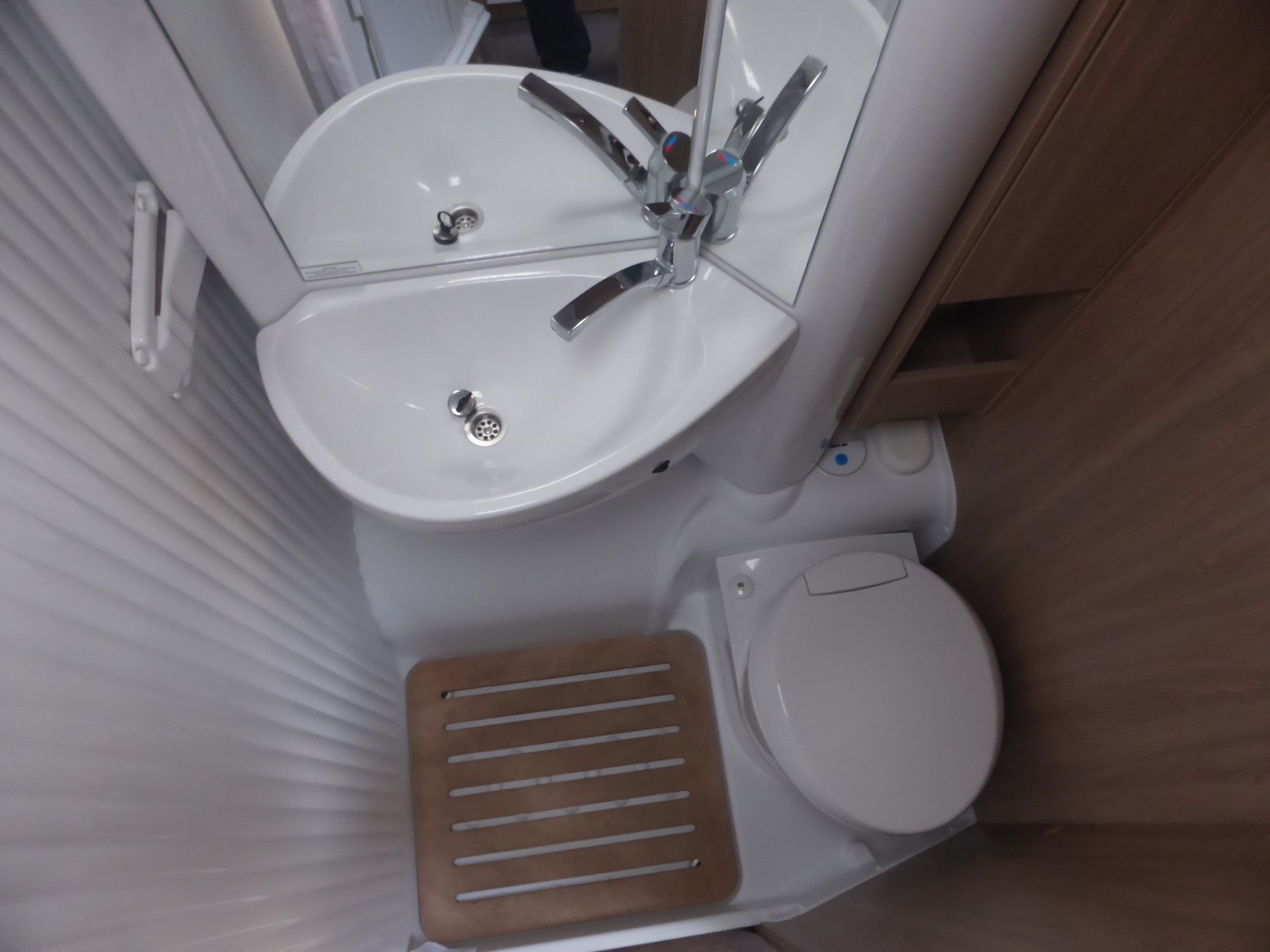 LAIKA Compact V09 Aut. 9 - 10