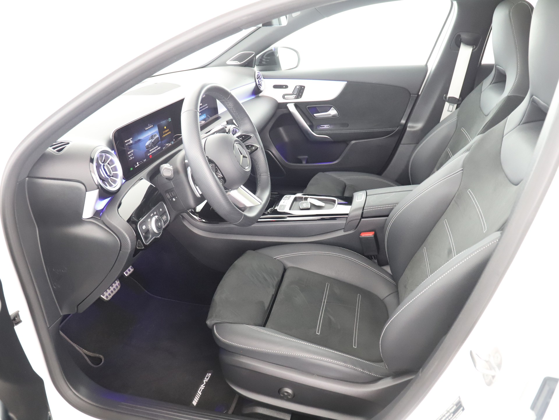 MERCEDES-BENZ A 250 e 8G-DCT - 9