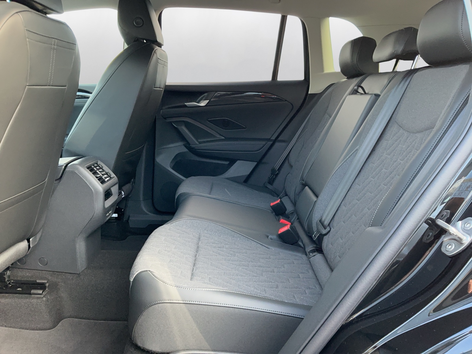 VW Tiguan 2.0 TSI DSG United 4Motion - 11