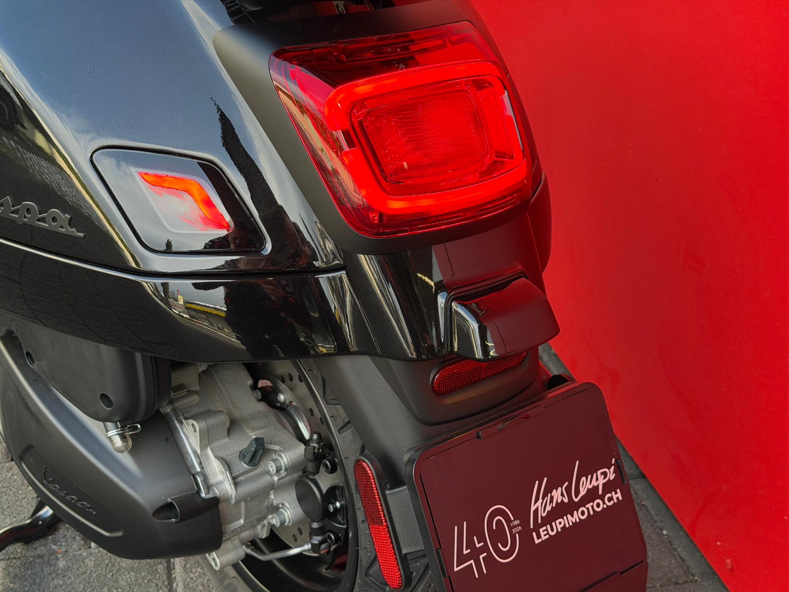 PIAGGIO Vespa GTV 300 Black Edition - 11