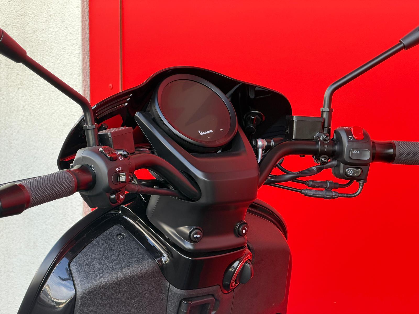 PIAGGIO Vespa GTV 300 Black Edition - 13