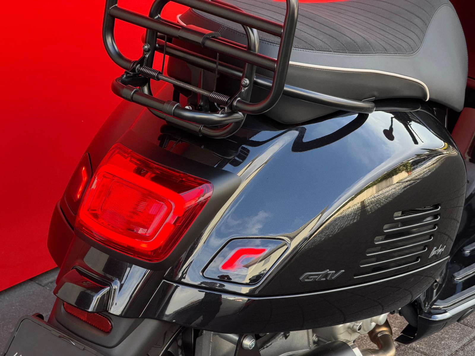 PIAGGIO Vespa GTV 300 Black Edition - 6