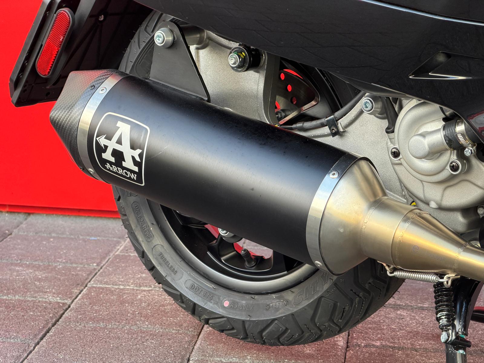 PIAGGIO Vespa GTV 300 Black Edition - 10