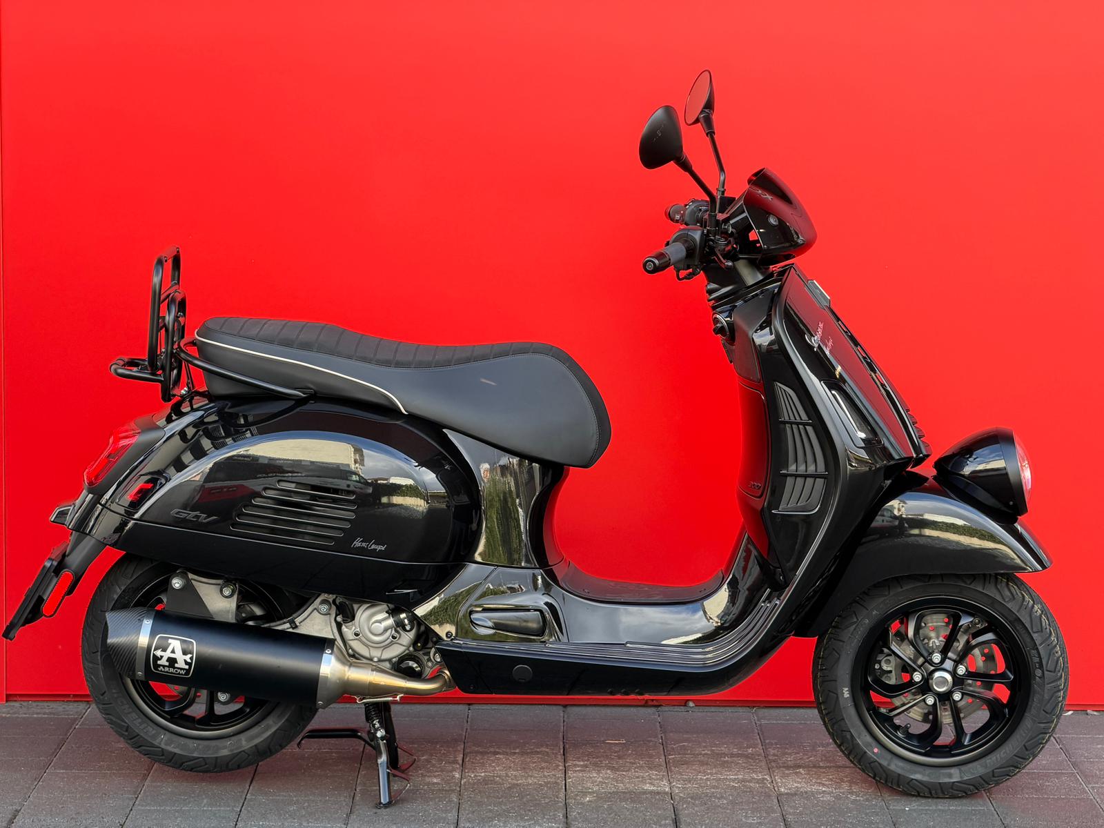 PIAGGIO Vespa GTV 300 Black Edition - 1