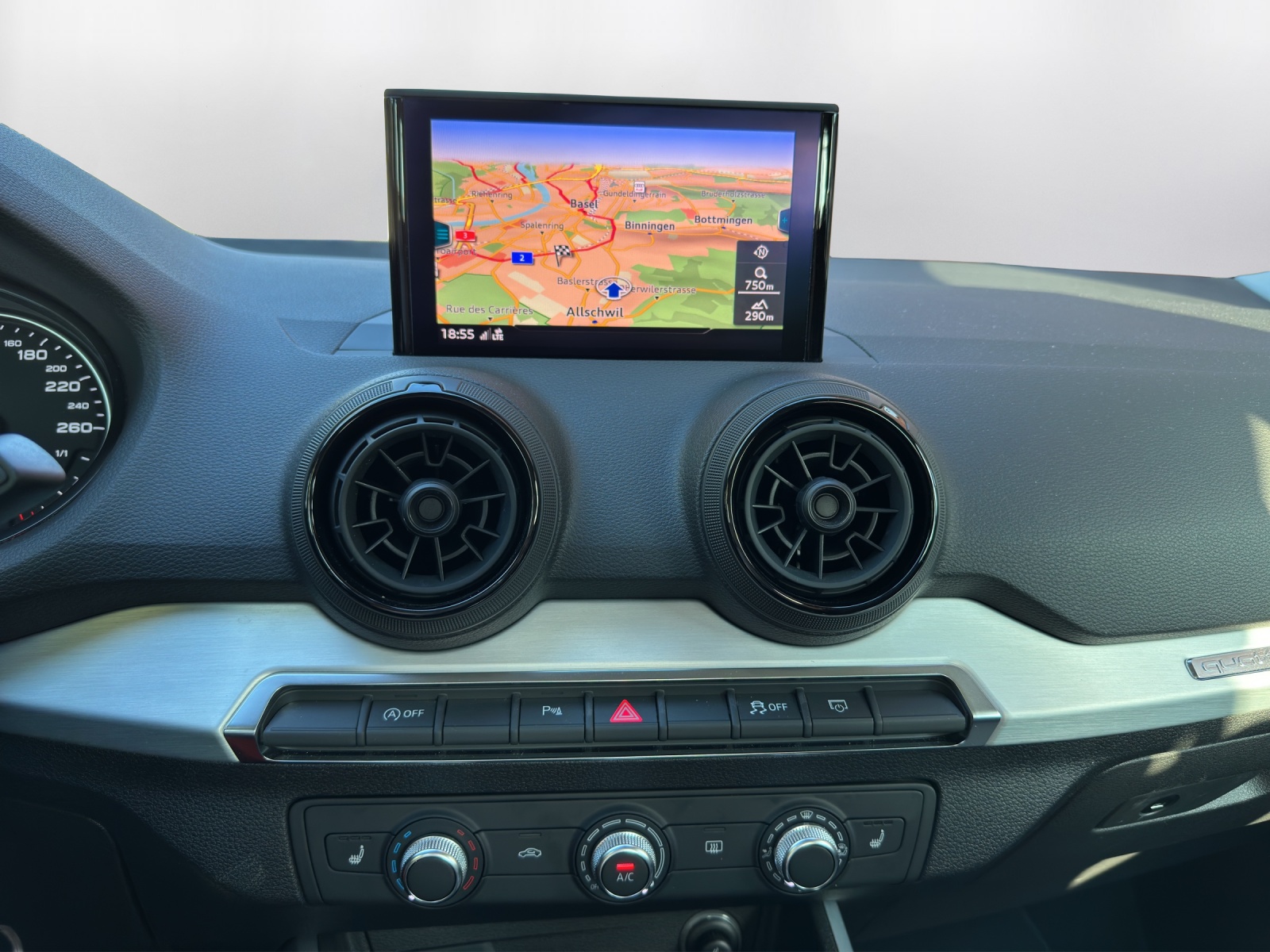 AUDI Q2 2.0 TFSI sport quattro S-tronic - 9