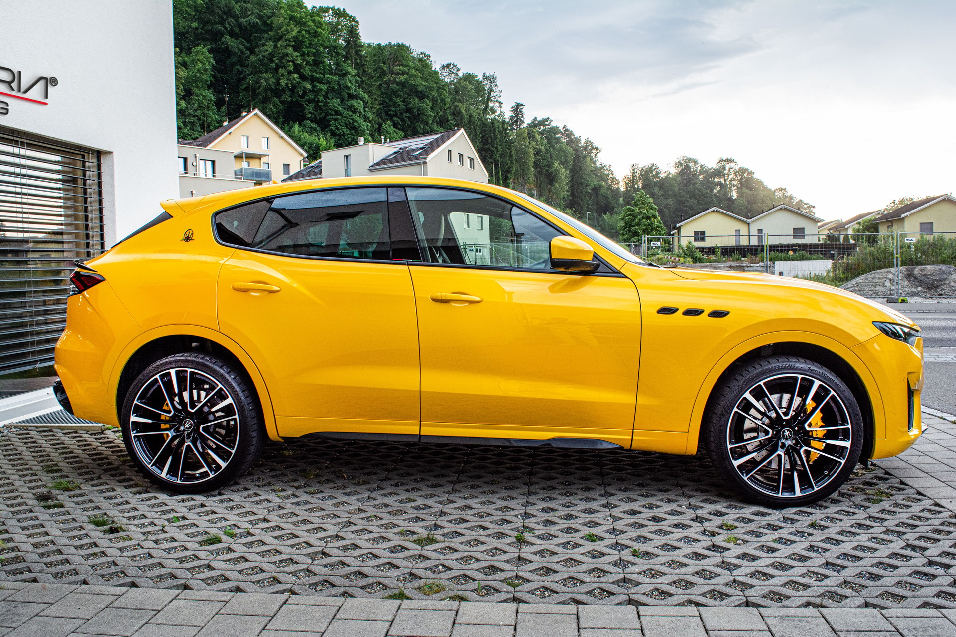 MASERATI Levante 3.8 V8 Trofeo Q4 Launch Edition "1 of 100" - 7