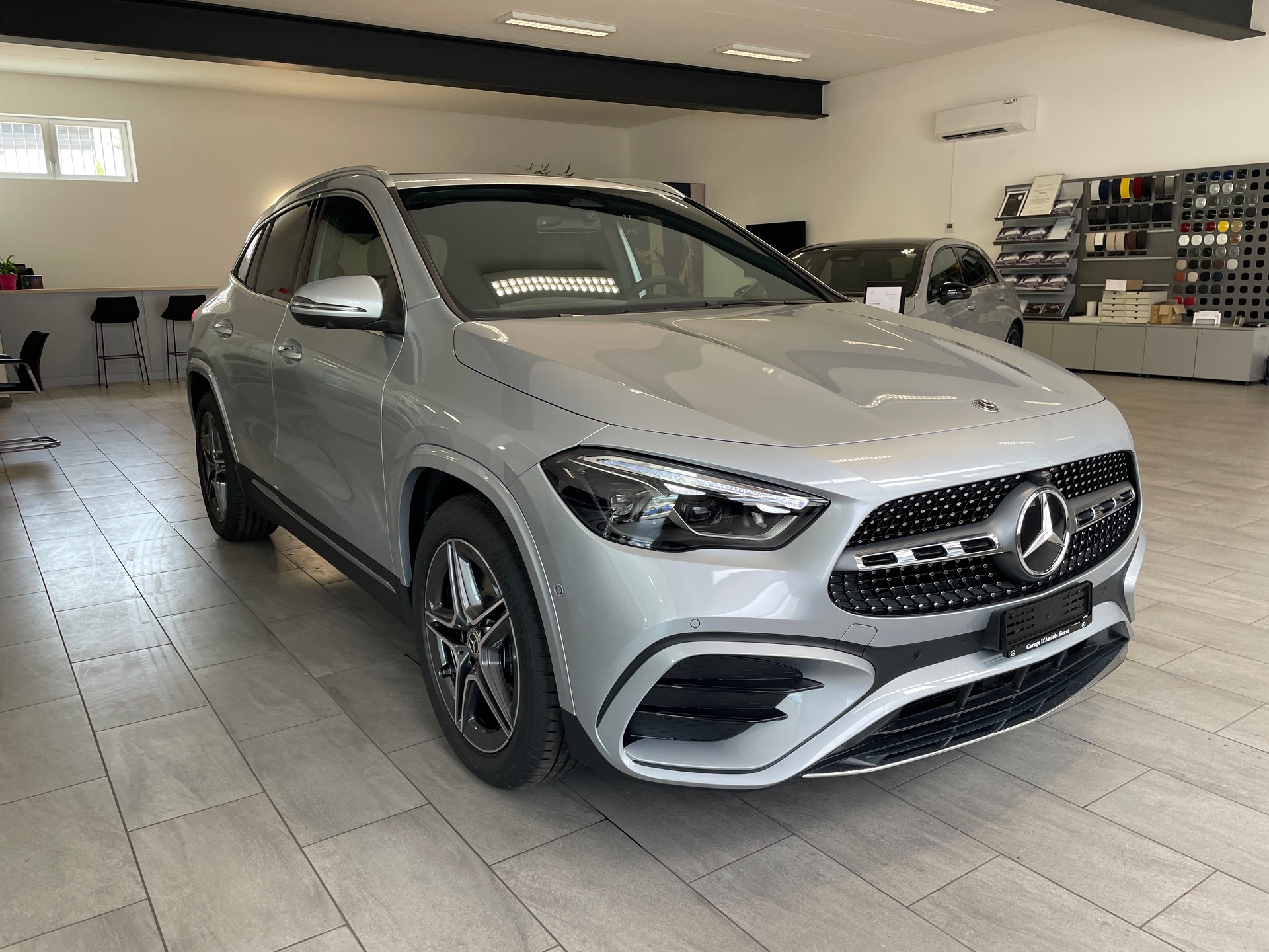 MERCEDES-BENZ GLA 250 4Matic 8G-DCT Swiss Star AMG Line - 3