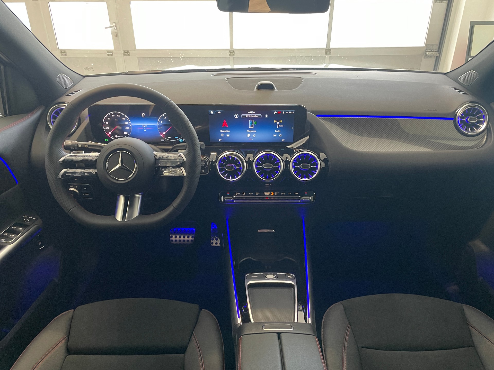MERCEDES-BENZ GLA 250 4Matic 8G-DCT Swiss Star AMG Line - 13