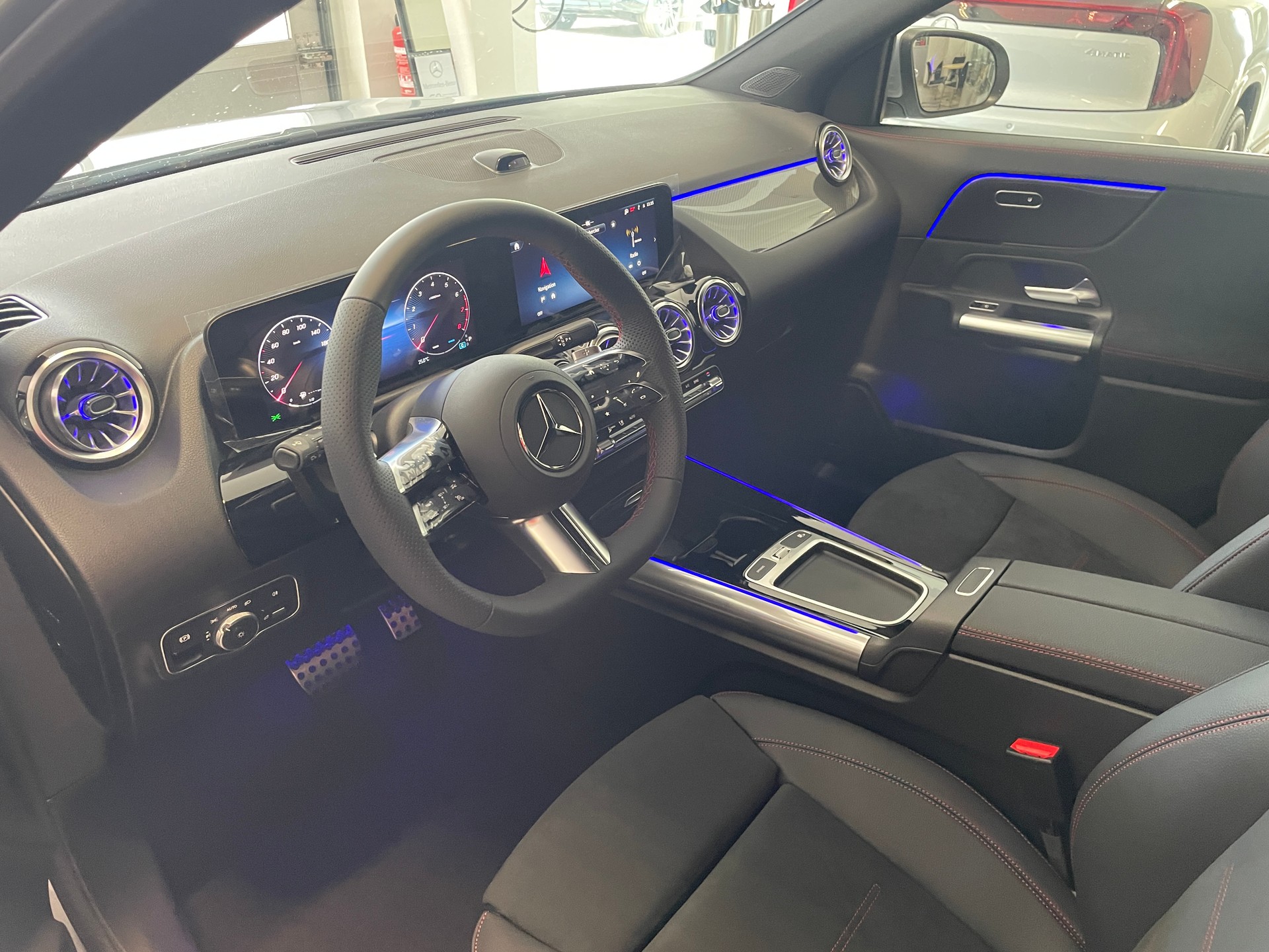 MERCEDES-BENZ GLA 250 4Matic 8G-DCT Swiss Star AMG Line - 11
