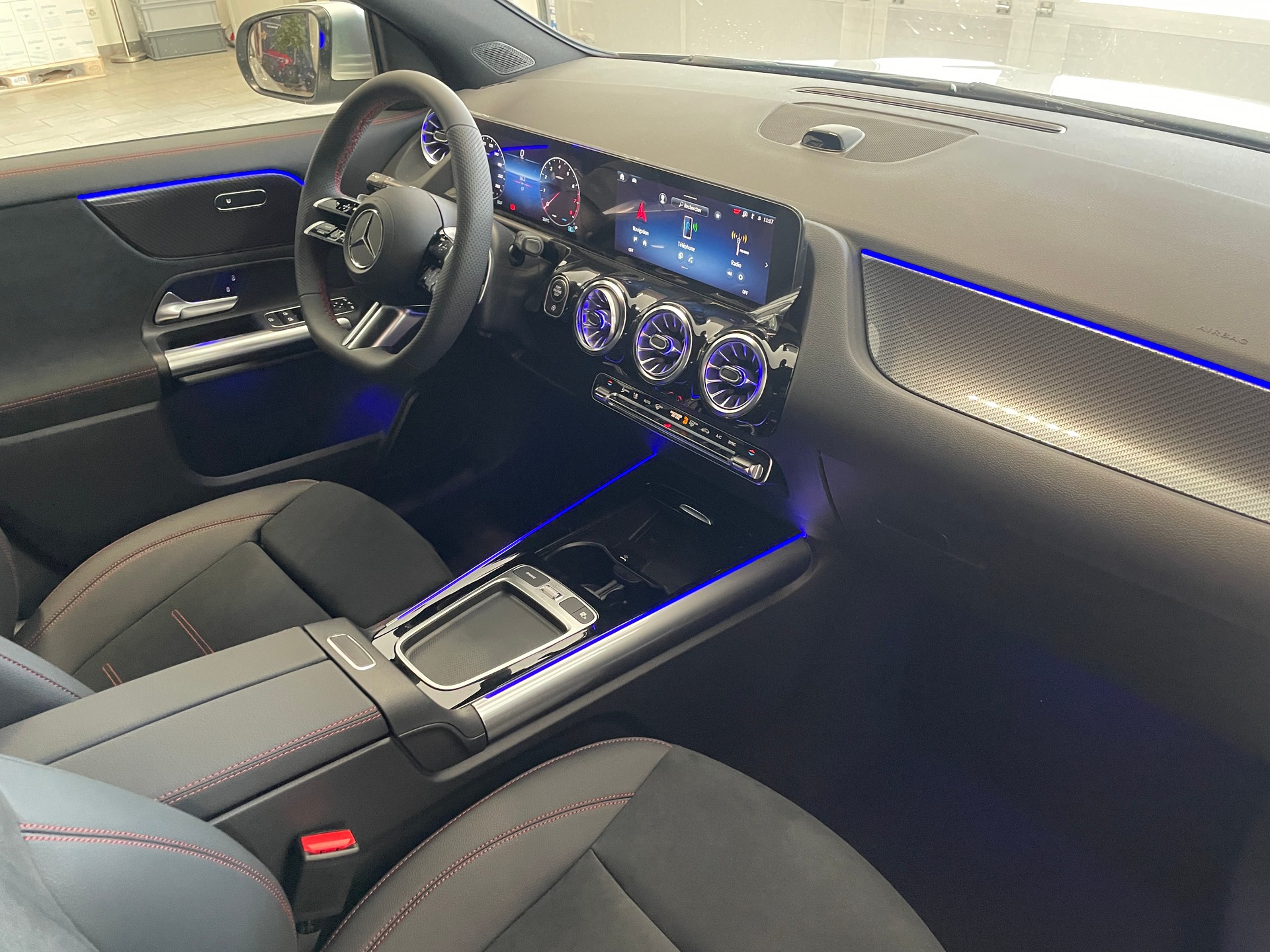 MERCEDES-BENZ GLA 250 4Matic 8G-DCT Swiss Star AMG Line - 23