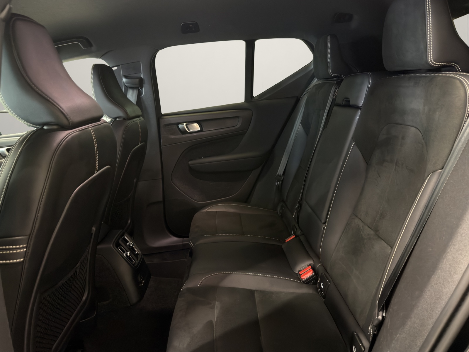 VOLVO XC40 1.5 T4 PiH R-Design - 15