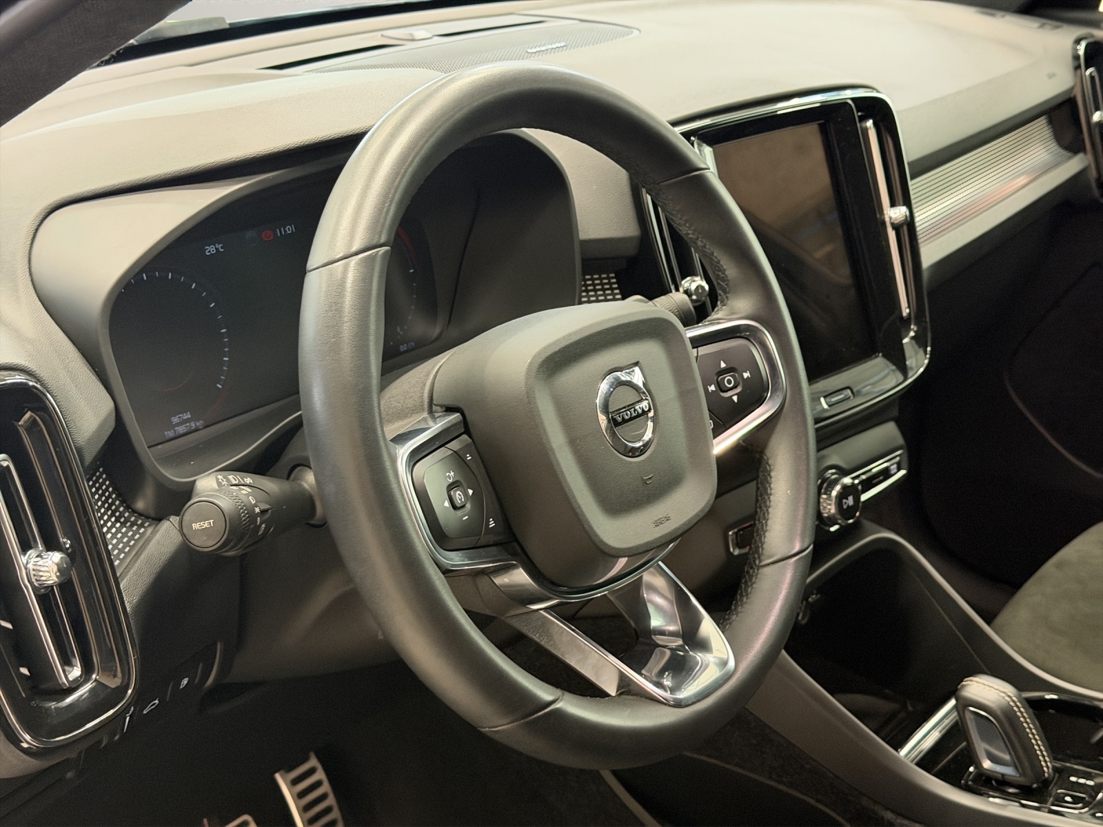VOLVO XC40 1.5 T4 PiH R-Design - 11
