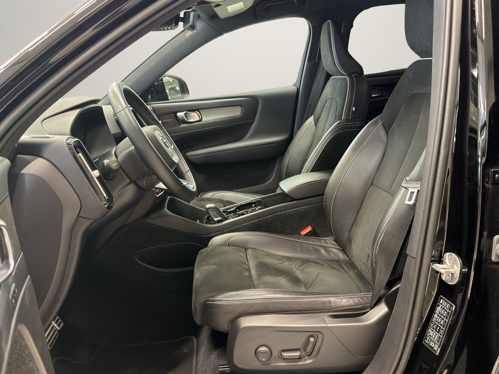 VOLVO XC40 1.5 T4 PiH R-Design - 10