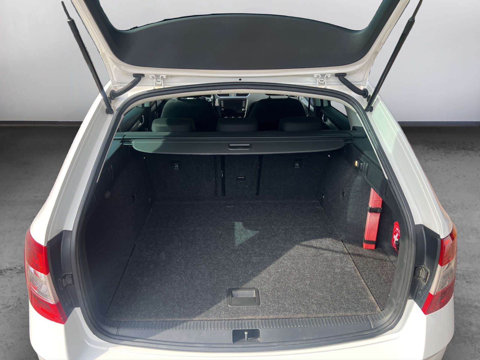 SKODA Octavia Combi 1.6 TDI Ambition DSG - 12