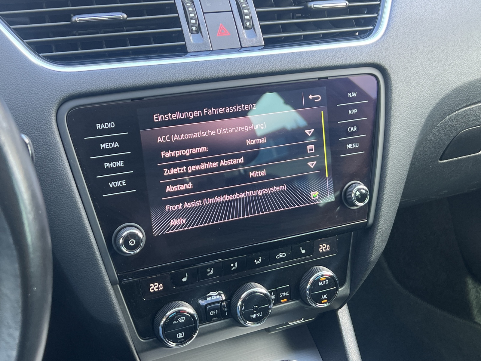 SKODA Octavia Combi 1.6 TDI Ambition DSG - 16