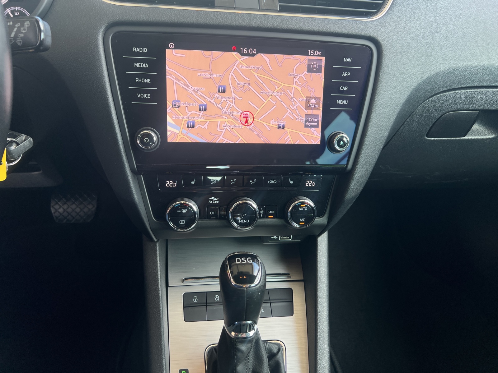 SKODA Octavia Combi 1.6 TDI Ambition DSG - 9