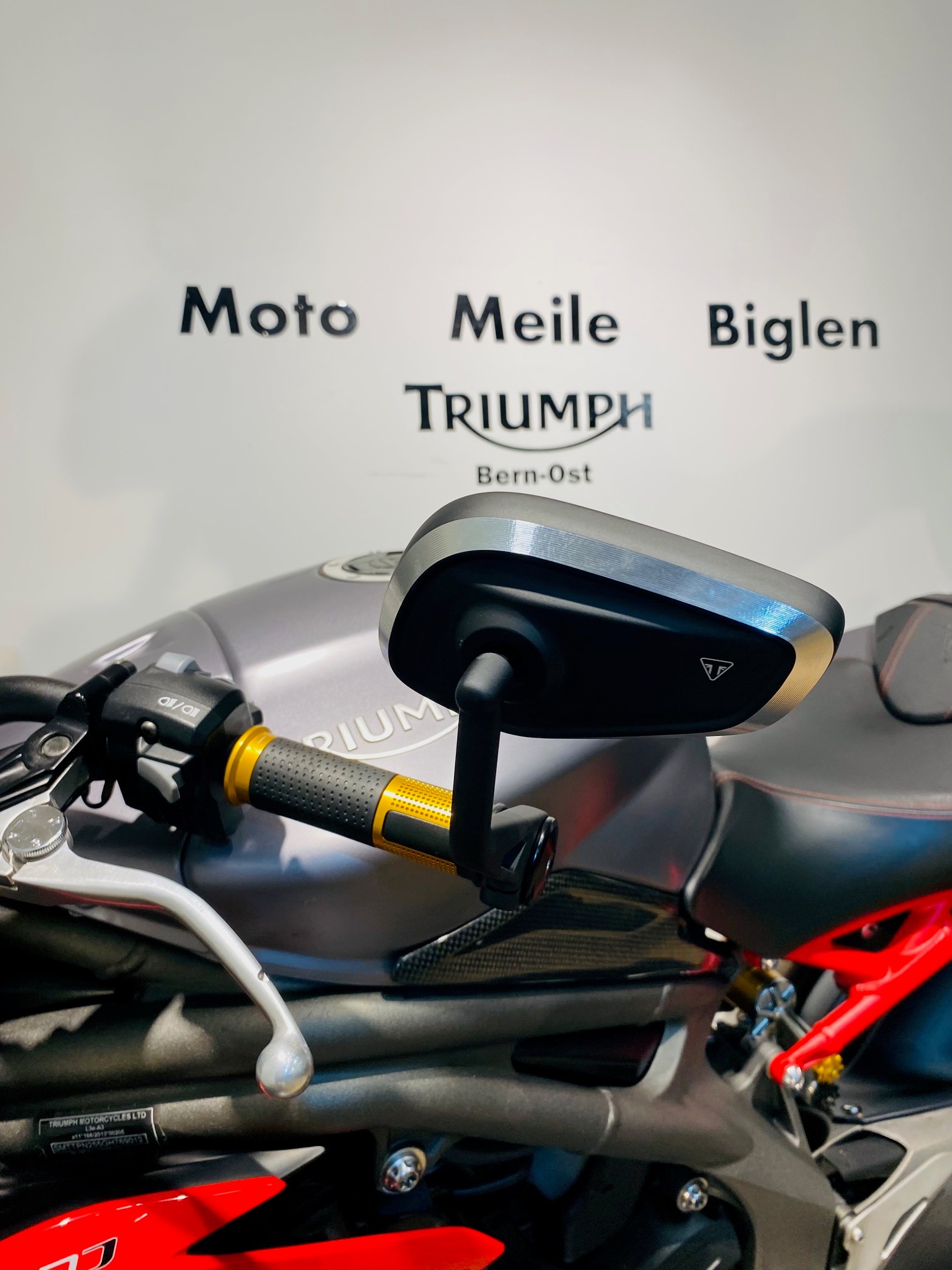 TRIUMPH Speed Triple R 1050 ABS - 11
