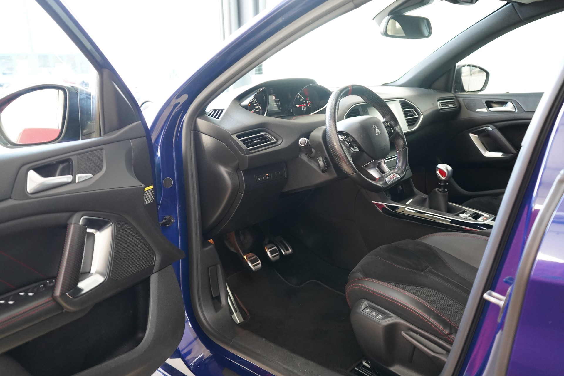 PEUGEOT 308 1.6 GTi - 11