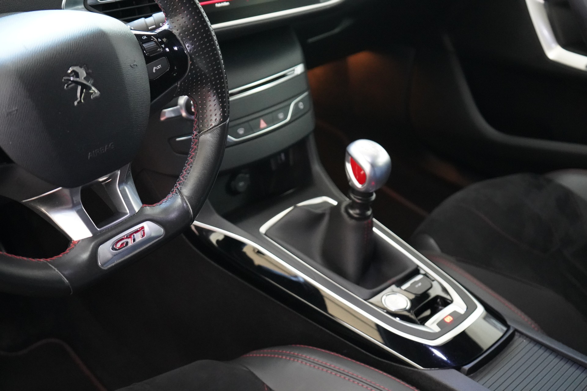 PEUGEOT 308 1.6 GTi - 13